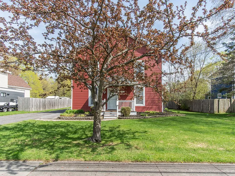 152 N Main St — Photo 35