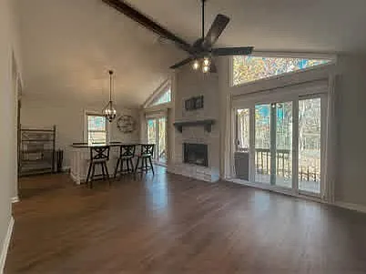 2 bed, 1000 sqft, $2,100 — Photo 2