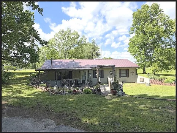 10 W Harper Rd, Clark, MO 65243