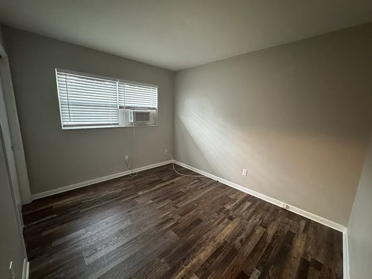 408 New York Ave — Photo 9
