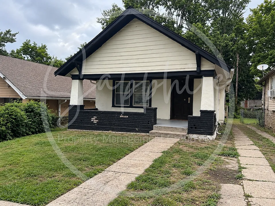 1508 E 49th Ter