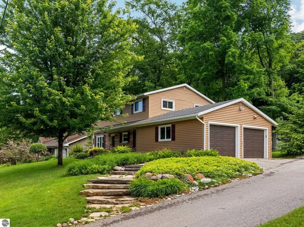7370 Maple Terrace Ave, Traverse City, MI 49686