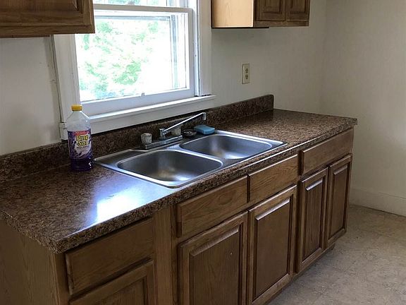5th image of 717 N Main St