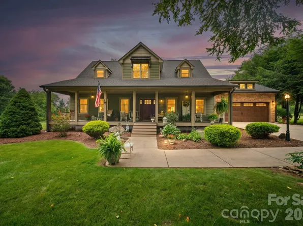 98 Garden Ln, Canton, NC 28716