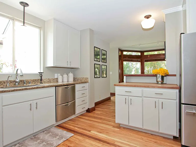 1621 Portola Ave — Photo 4