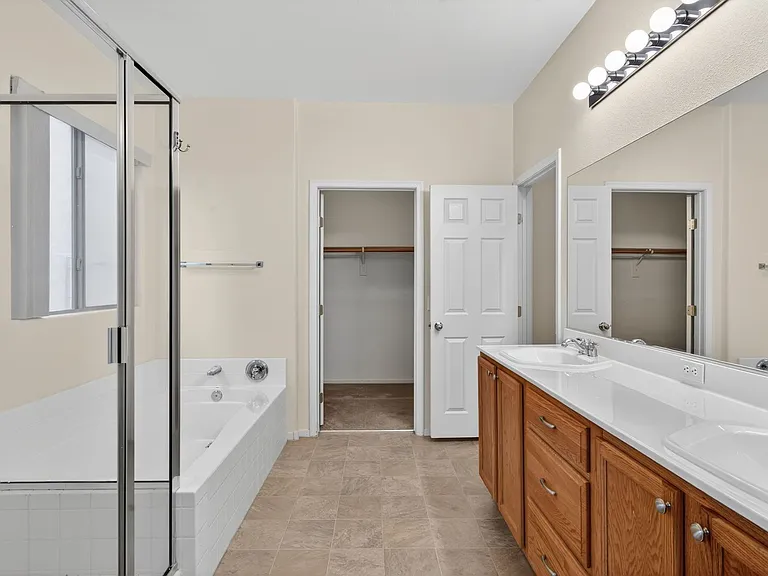 1704 Patrick Thomas Ct — Photo 17