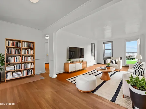 286 Corbin Place image 2 of 11