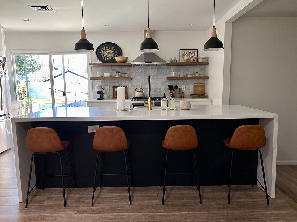kitchen island, seats up to 6