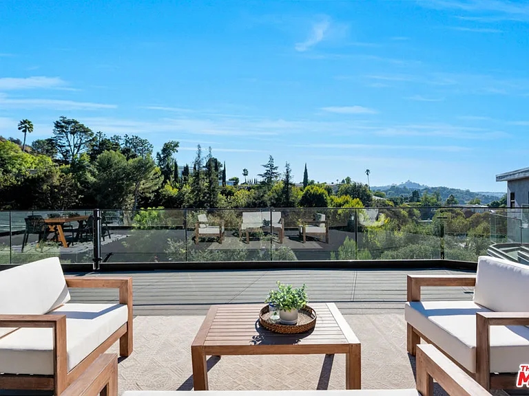 7966 Mulholland Dr — Photo 44
