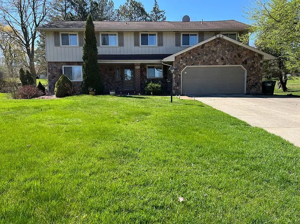 924 Dahlia Ln, Rochester Hills, MI 48307