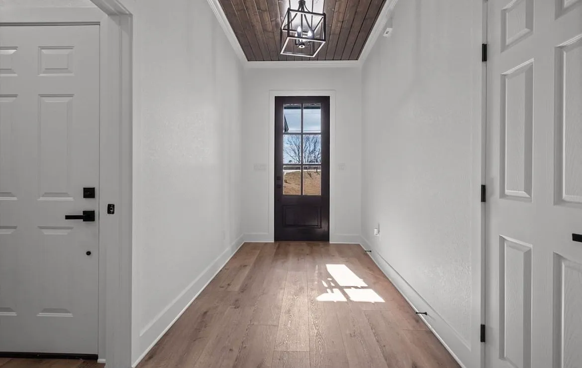 3 bed, 2027 sqft, $2,800 — Photo 2