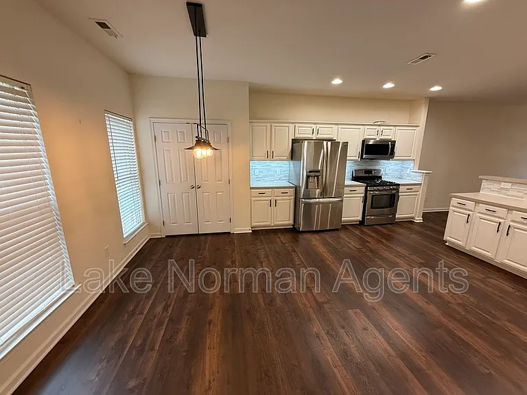 15622 Troubadour Ln — Photo 8