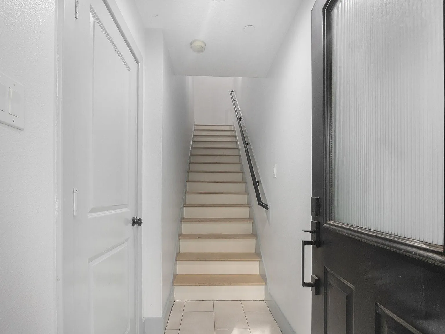 2 bed, 2.5 bath, 1624 sqft, $2,500 — Photo 2