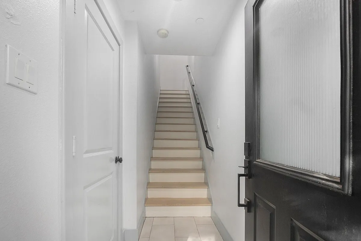 Building Photo - 2422 Navigation Blvd #G