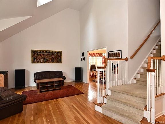 3rd image of 83 Hastings Ln