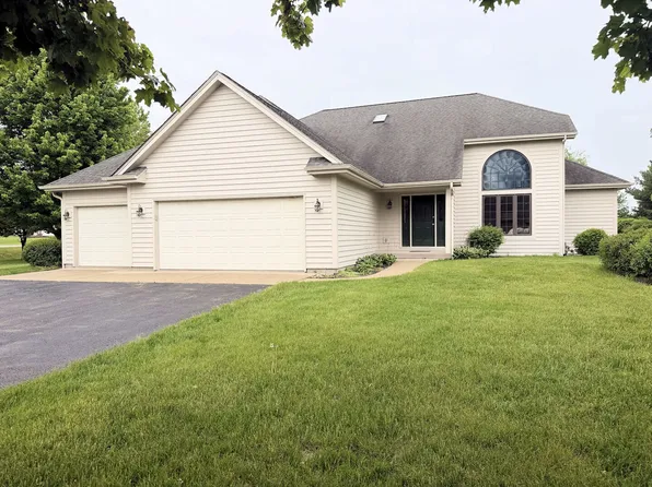 10349 E Branch Rd, Rochelle, IL 61068