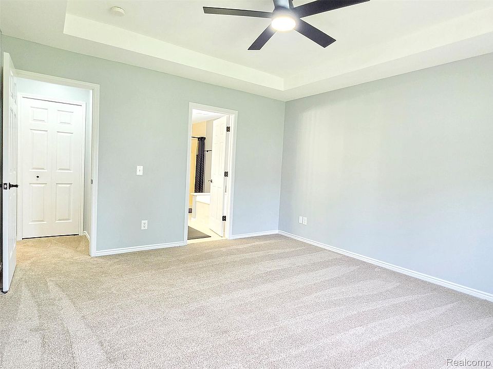 221 Maplewood Dr, photo 29