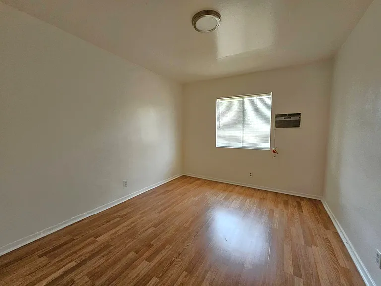 1067 Aileron Ave #C — Photo 16