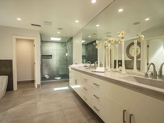 4th image of 4015 Mariner Cir