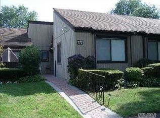 172 Strathmore Gate Dr, Stony Brook, NY 11790