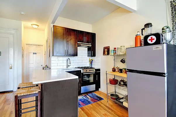 Rented by Nest Seekers International | media 9