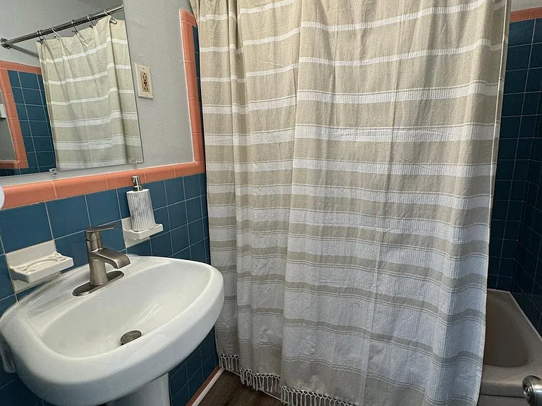 206 E Ayre St #4 — Photo 3