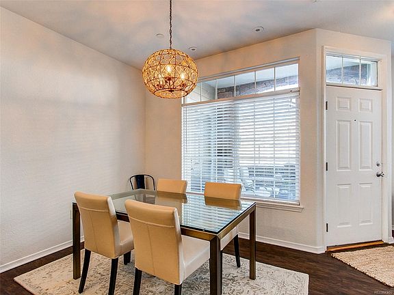 Nice dining area open kitchen/ living room