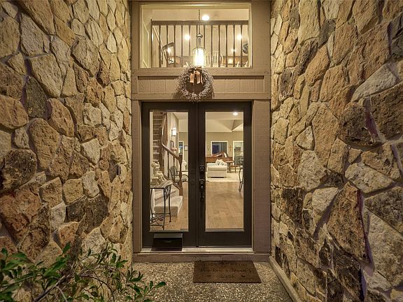 2nd image of 9 Huntsmans Horn Cir