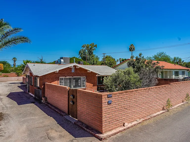 1732 N Campbell Ave — Photo 17