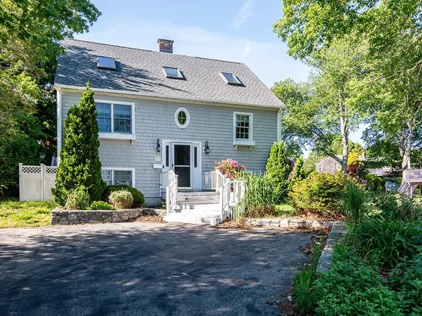 39 Wanda St, Narragansett, RI 02882