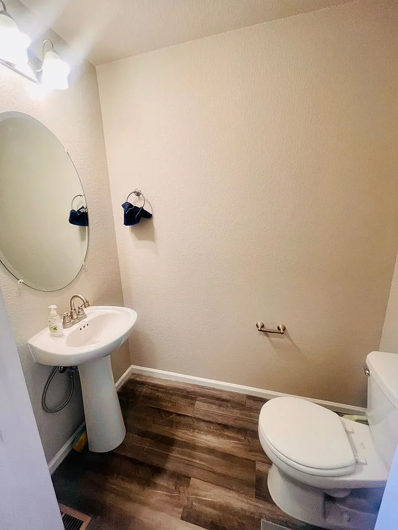 Gorgeous Townhome-Move In Special — Photo 3