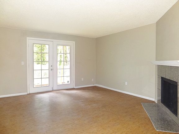 4th image of 1921 N Oakes St APT B