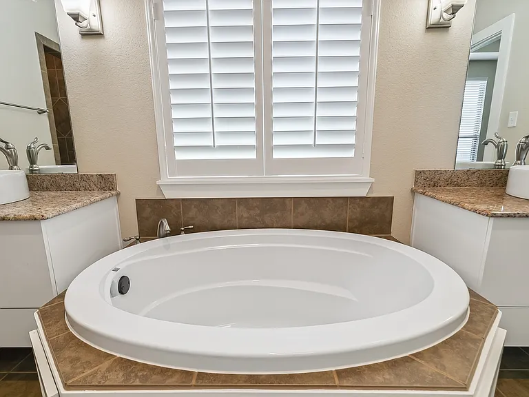 2508 Sanders Ct — Photo 33