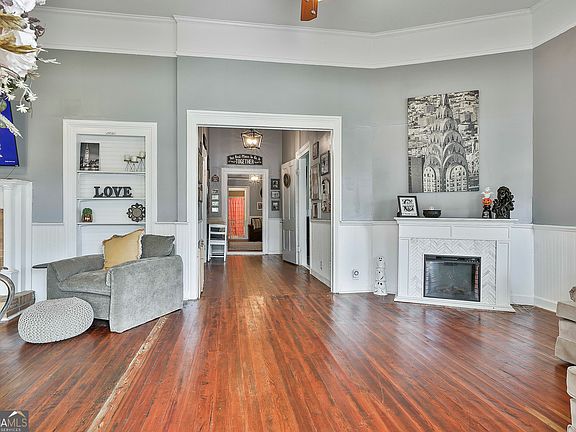 5th image of 213 Johnson St