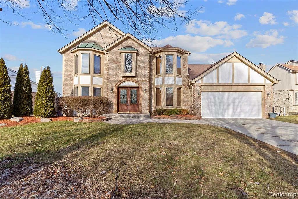 4 bed, 3.5 bath, 3340 sqft, $3,900 — Photo 2