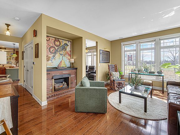 4th image of 1024 Harris Rd