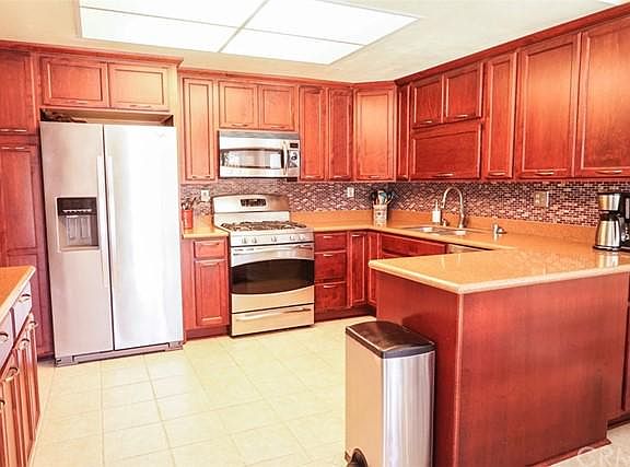 4th image of 28926 Marilyn Dr