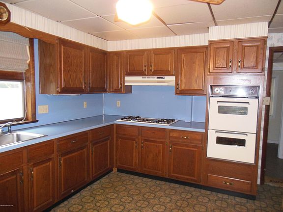 4th image of 94 Hughes St