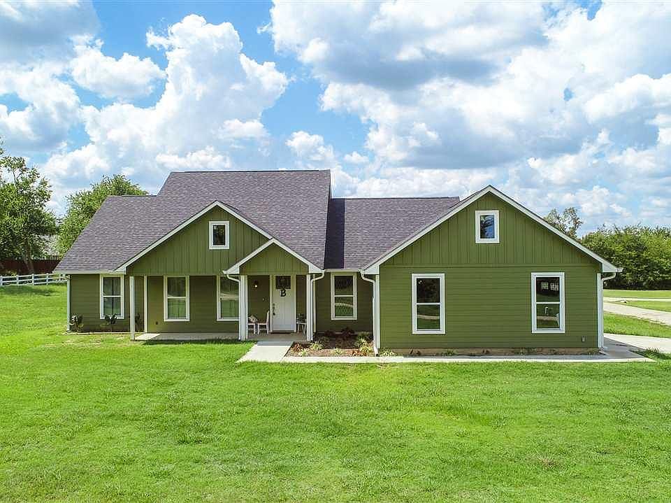 1st image of 11 Oakwood Ln
