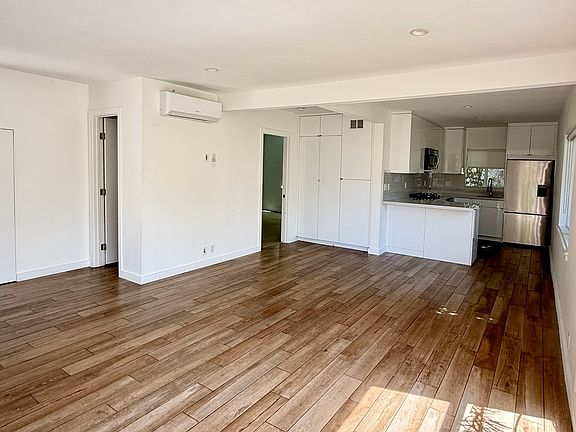 2nd image of 409 San Vicente Blvd #A