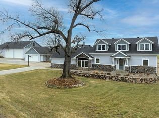 2011 W Main St, Robins, IA 52328