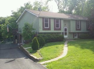 4 Riverside Dr, Shawangunk, NY 12566