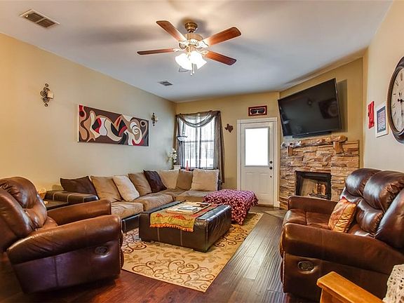 3rd image of 2909 Cabot Ln