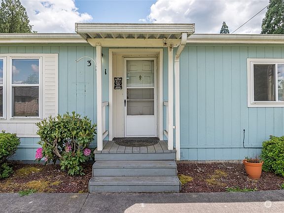 4th image of 321 Balcer Street NE