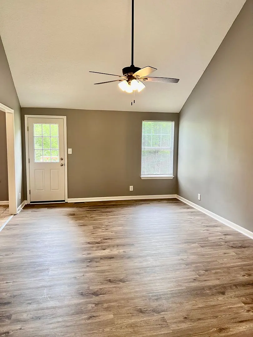 3 Bedroom Home Available in Woodlawn! — Photo 2