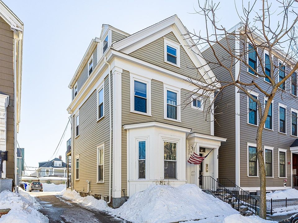 1st image of 581 E 8th St