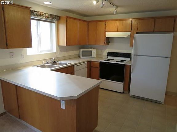 5th image of 2404 NE 77th Ave