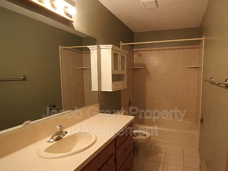 612 John Adams Ct — Photo 7