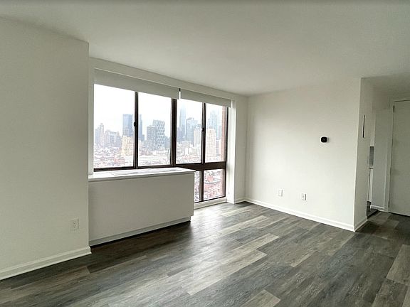 5th image of 520 W 43rd St #*17d