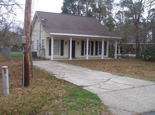 932 Edna St, Waveland, MS 39576